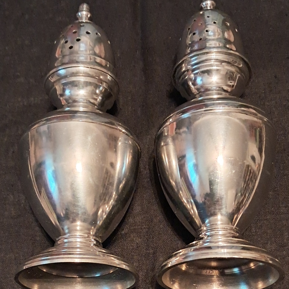 Polished Williamsburg Pewter Salt and Pepper Shaker Set - Classic Pair